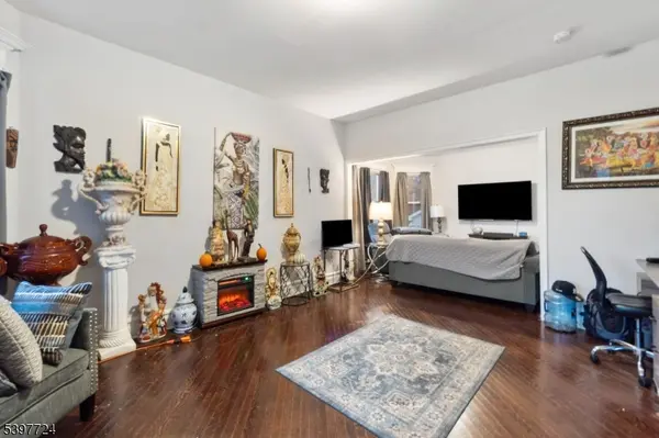 Newark City, NJ 07108,21 Leslie St