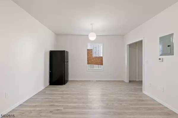 Newark City, NJ 07103,322 New St