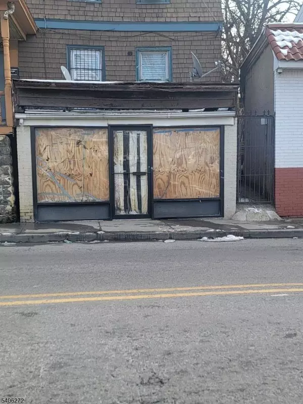 Paterson City, NJ 07522,18 Belmont Ave