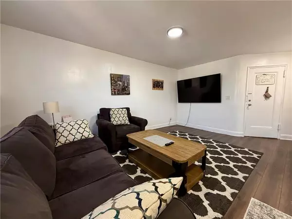 Staten  Island, NY 10301,545 Castleton AVE #2B