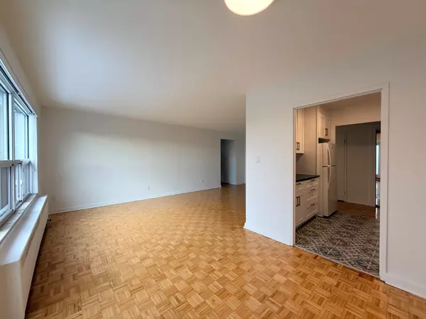 Toronto C12, ON M2P 1R9,28 Upper Canada DR #405