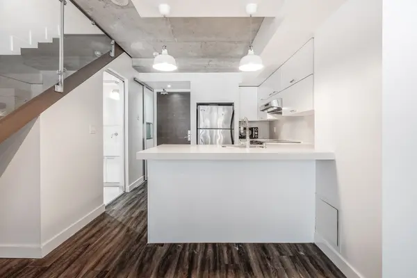 Toronto C01, ON M5V 2V1,55 Stewart ST #105