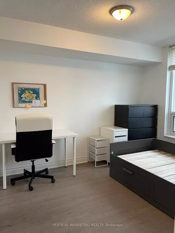 Toronto C07, ON M2M 0A5,25 Greenview AVE #1328