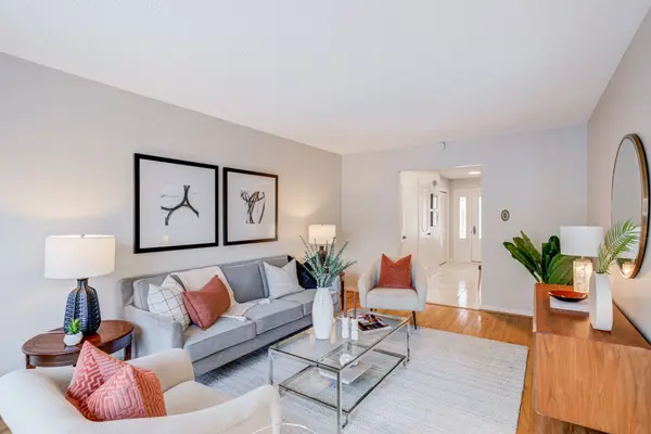 Toronto E08, ON M1J 3L3,138 Greenwich SQ