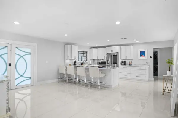 Hollywood, FL 33023,5613 Madison St