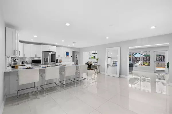 Hollywood, FL 33023,5613 Madison St