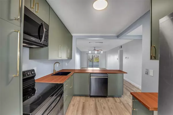 Pompano Beach, FL 33062,2800 NE 14th St Cswy #110