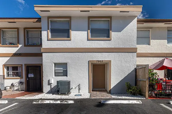 7903 SW 9th St, North Lauderdale, FL 33068