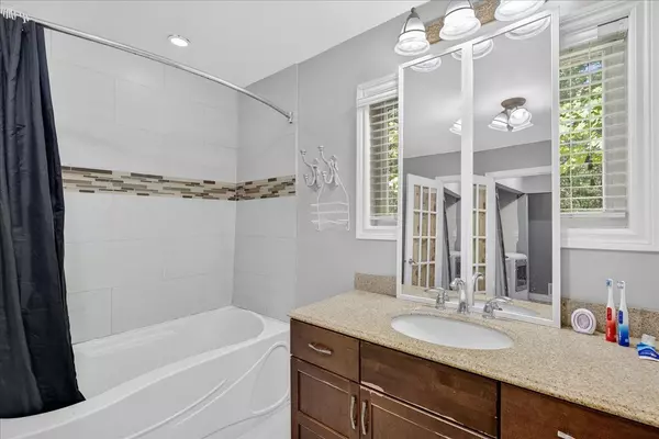 Wasaga Beach, ON L9Z 1L1,56 SMALLMAN DR