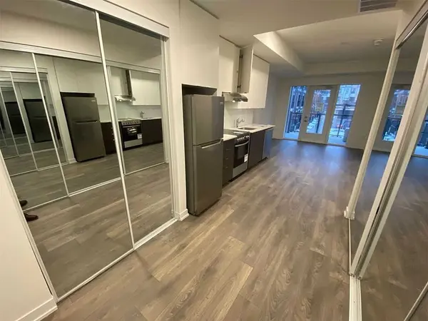 Toronto W04, ON M6M 0B8,120 Canon Jackson DR E #211