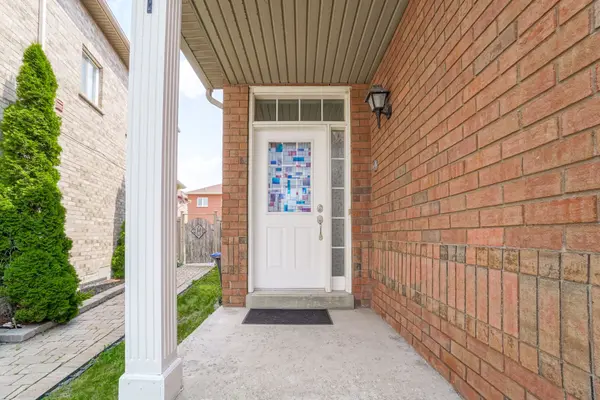 Mississauga, ON L5V 2R2,824 Khan CRES