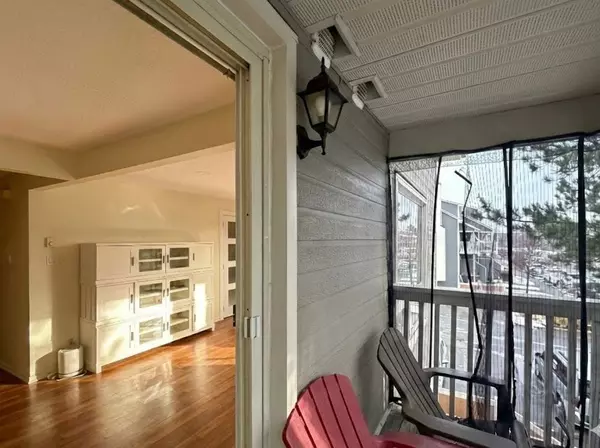 Orleans - Convent Glen And Area, ON K1C 4S7,762 St. Andre DR #5B