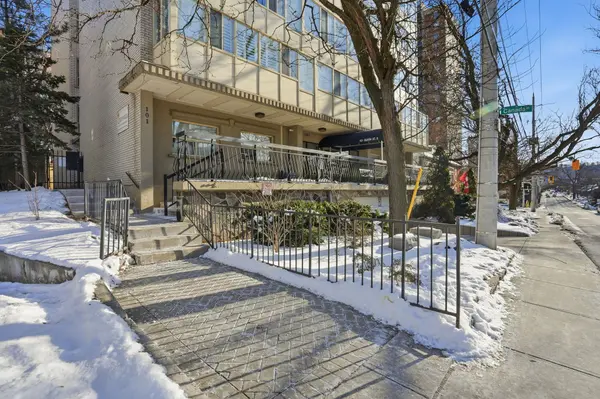 Hamilton, ON L8P 3R9,101 Queen ST #804