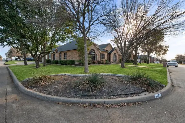1632 Stratford Drive, Mansfield, TX 76063