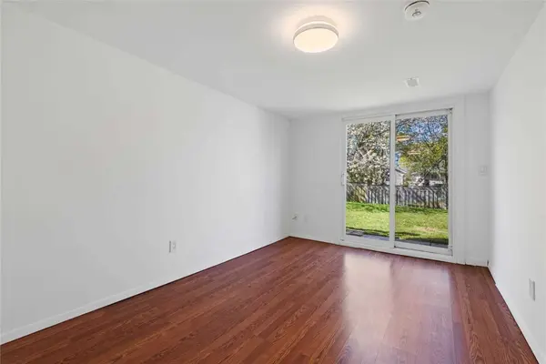 Oshawa, ON L1H 7W2,714 Grandview DR #Lower