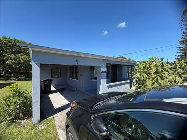 Fort Pierce, FL 34950,703 N 17th St