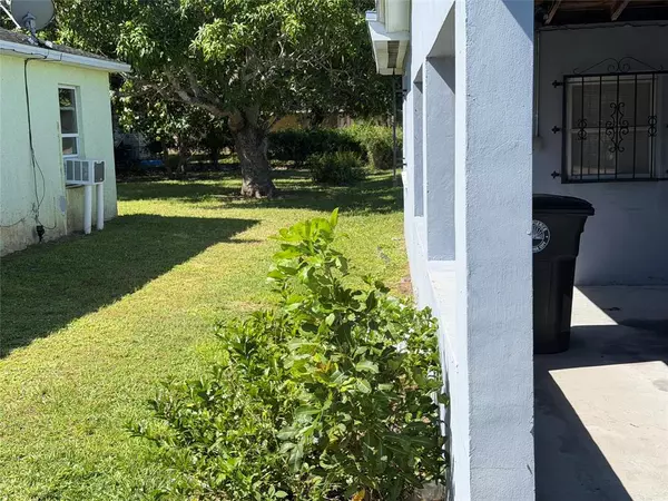 Fort Pierce, FL 34950,703 N 17th St