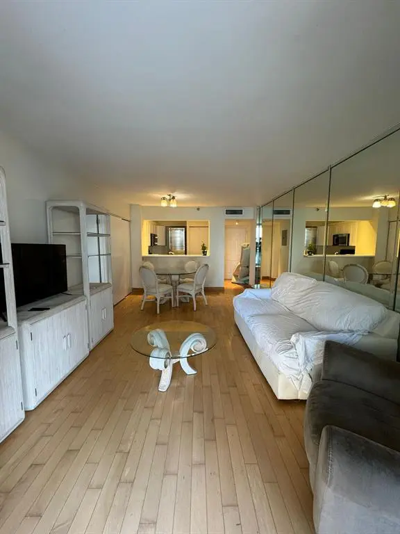 Miami, FL 33131,540 Brickell Key Dr #1214