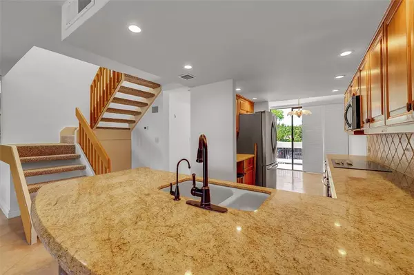 Pompano Beach, FL 33060,1100 SE 5 Court #97