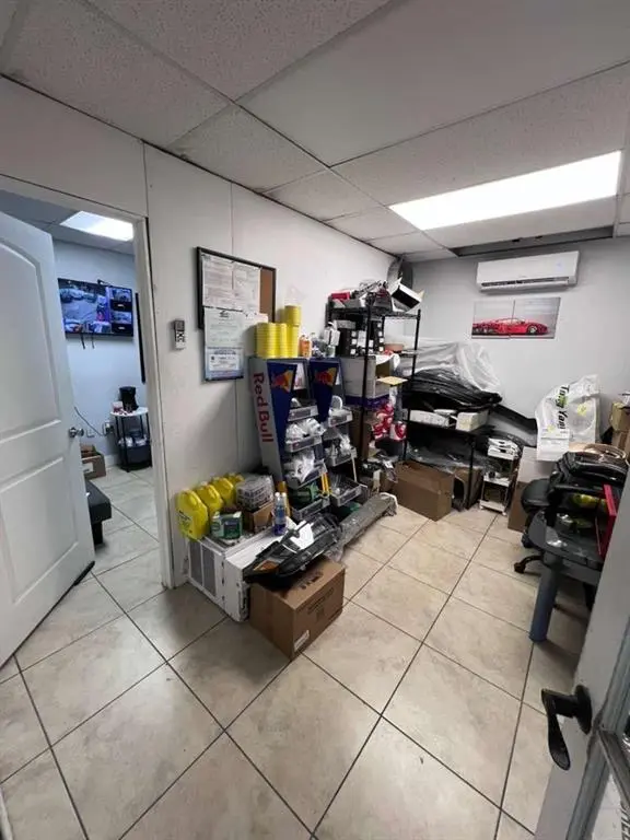 Hollywood, FL 33023,5900 Funston St