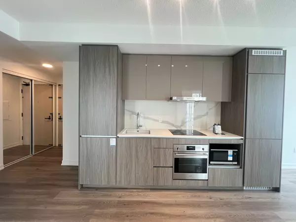 Vaughan, ON L4K 0P8,28 Interchange WAY #3712