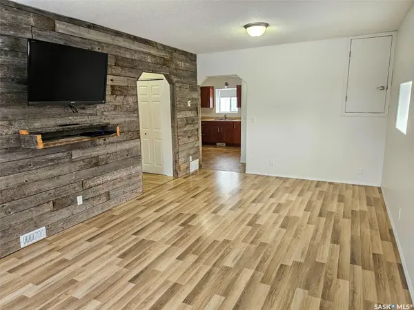 Swift Current, SK S9H 3M9,251 5th AVENUE SE