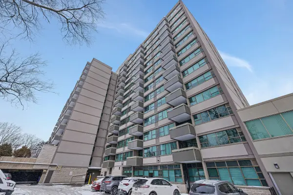 Manor Park - Cardinal Glen And Area, ON K1K 4C5,555 Brittany DR #303