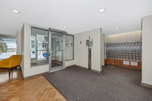 Manor Park - Cardinal Glen And Area, ON K1K 4C5,555 Brittany DR #303