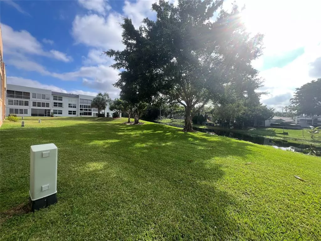 Margate, FL 33063,6670 Royal Palm Blvd #106K