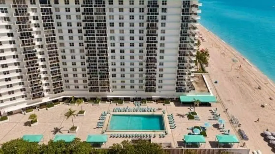 Hollywood, FL 33019,3725 S Ocean Dr #907