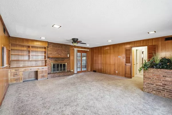 Garland, TX 75040,905 Daventry Drive