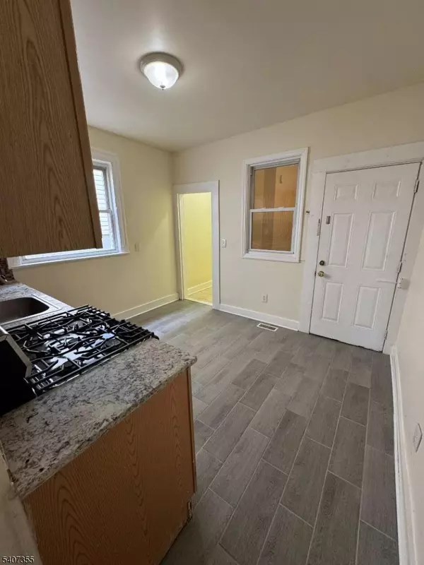 Newark City, NJ 07108,133 Seymour Ave #1