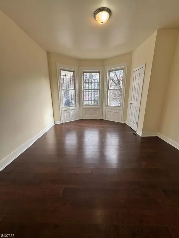 Newark City, NJ 07108,133 Seymour Ave #1