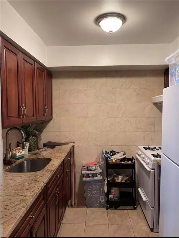 Bronx, NY 10460,947 East 181st ST