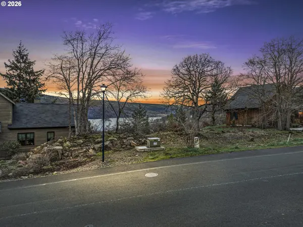 Mosier, OR 97040,895 5TH AVE