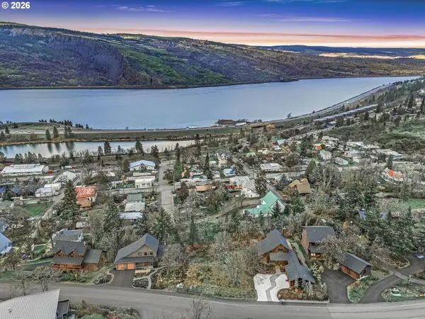 Mosier, OR 97040,895 5TH AVE