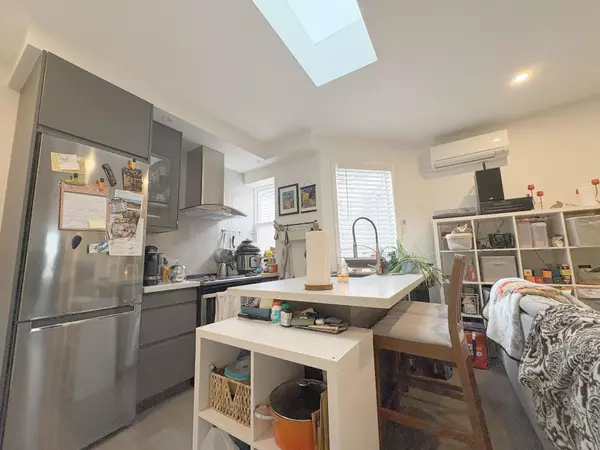 Toronto C01, ON M6H 3Y3,488 Lansdowne AVE #2nd Floor