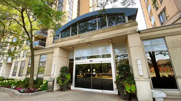 Toronto, ON M1P 5C7,8 Mondeo DR #312