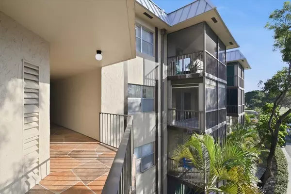 Lauderhill, FL 33319,6101 N Falls Circle Dr #309