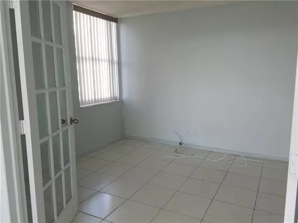 Pompano Beach, FL 33062,111 Briny Ave #2011