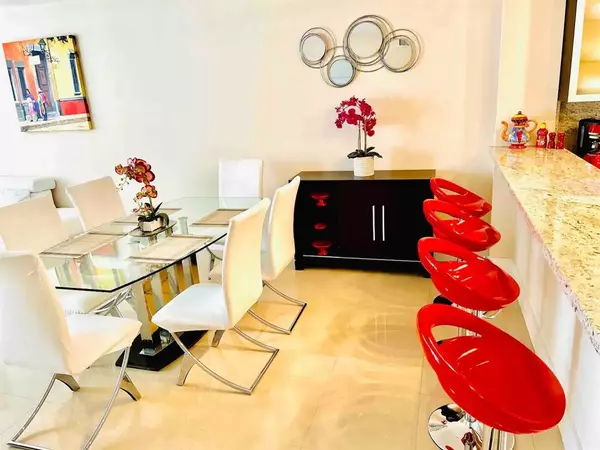 Hollywood, FL 33019,3725 S Ocean Dr #907