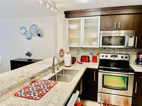 Hollywood, FL 33019,3725 S Ocean Dr #907