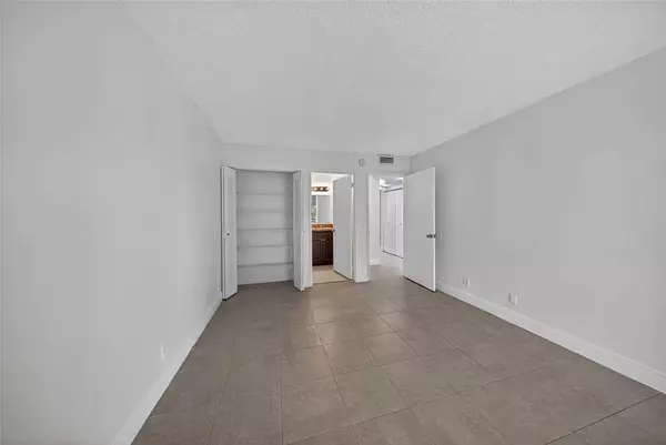 Boynton Beach, FL 33436,913 Meadows Circle #913