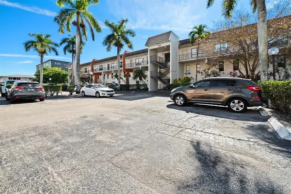 Deerfield Beach, FL 33064,1100 Crystal Lake Dr #105