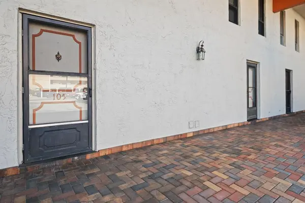 Deerfield Beach, FL 33064,1100 Crystal Lake Dr #105