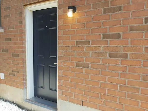 Brampton, ON L6X 3B1,32 Wasaga RD #Lower