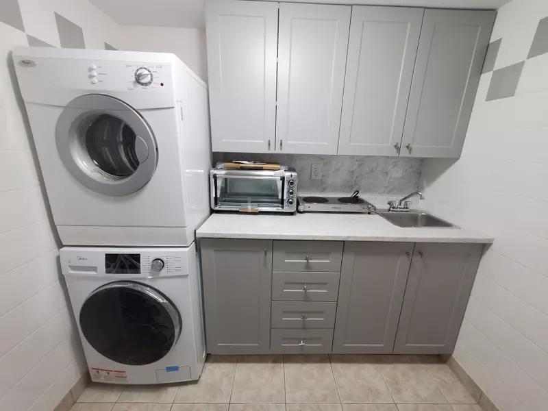 35 Lodgeway DR #Bsmnt, Vaughan, ON L6A 3S5