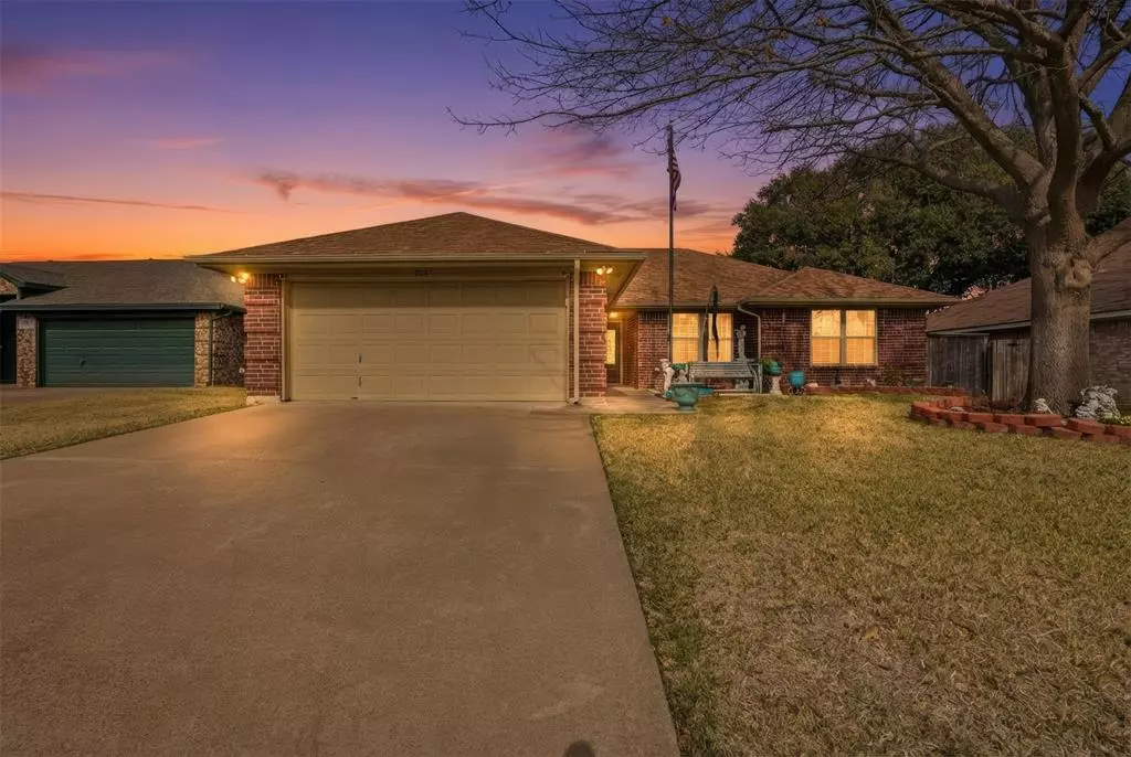 Burleson, TX 76028,725 Windridge Lane