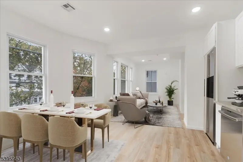 Newark City, NJ 07108,813 S 12Th St