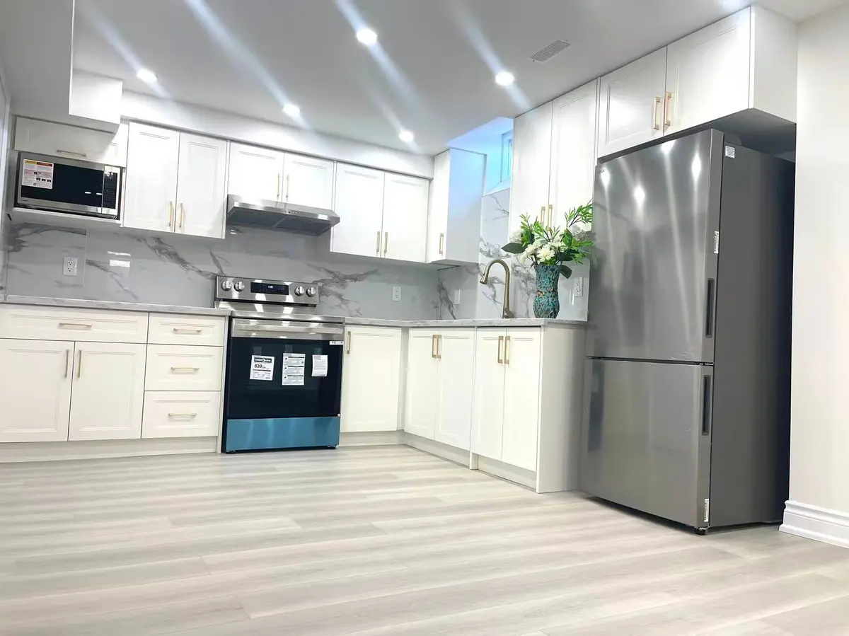 Aurora, ON L4G 7V9,252 Borealis AVE